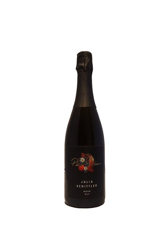 Julia Schittler Pinot Noir Sekt Brut vinflaske med sort etiket