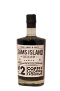 Sams Island Kaffe lakridslikør flaske med sort etiket på sort baggrund