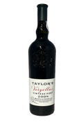 Taylor's Vargellas Vintage Port 2008 flaske på hvid baggrund.