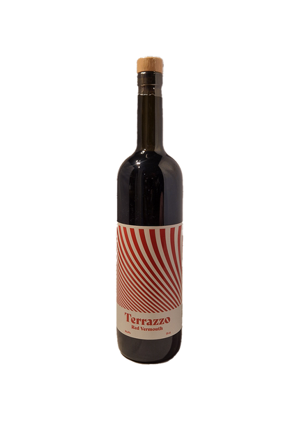 Terrazzo Red Vermouth flaske forfra med karakteristisk etiket på hvid baggrund
