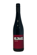 Holznagel Domina 2024 rødvin flaske med vin info label